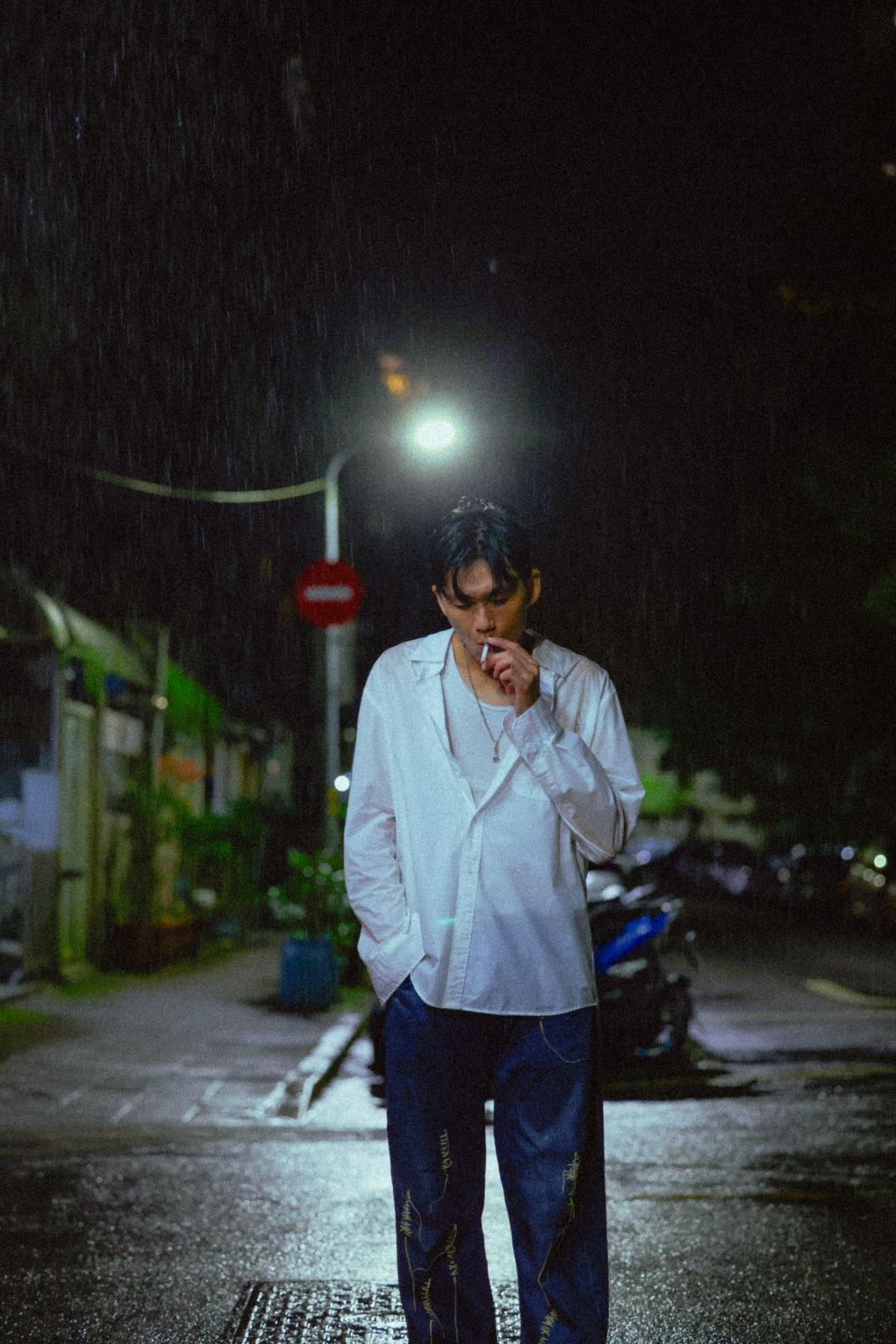 小野勁爽快,一口答應拍今次MV。