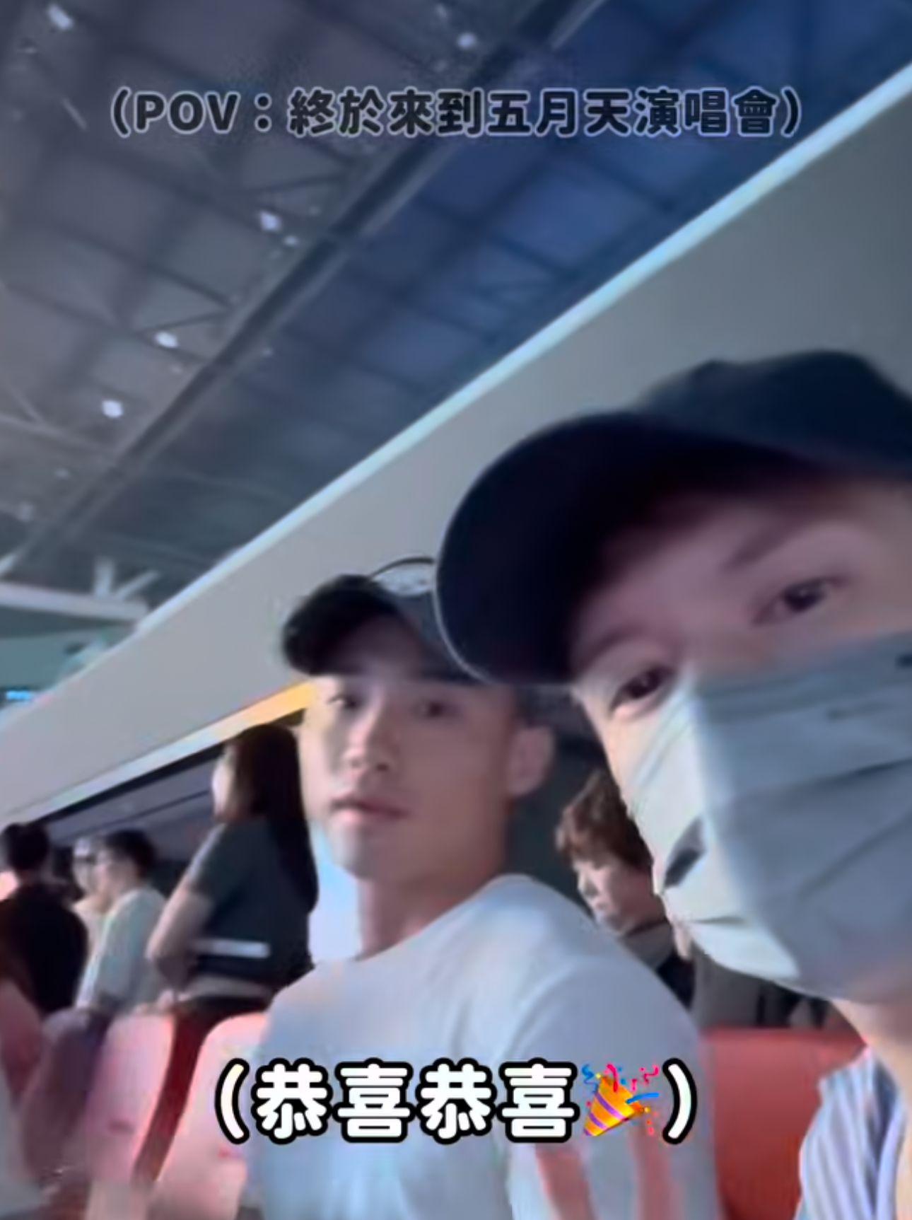 Elvis跟關智斌亦十分老友,今年5月一齊欣賞五月天啟德演唱會。