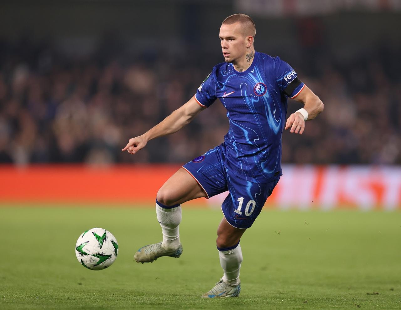 車路士翼鋒梅迪歷(Mykhailo Mudryk)面臨4年停賽,官網仍在列。