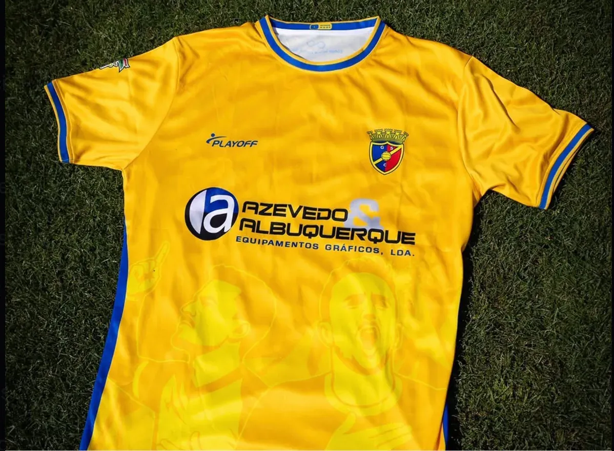 貢多馬爾SC(Gondomar SC)2025/2026球衣,印上祖達(Diogo Jota)及弟弟安迪施華(Andre Silva)的肖像、名字與無限符號