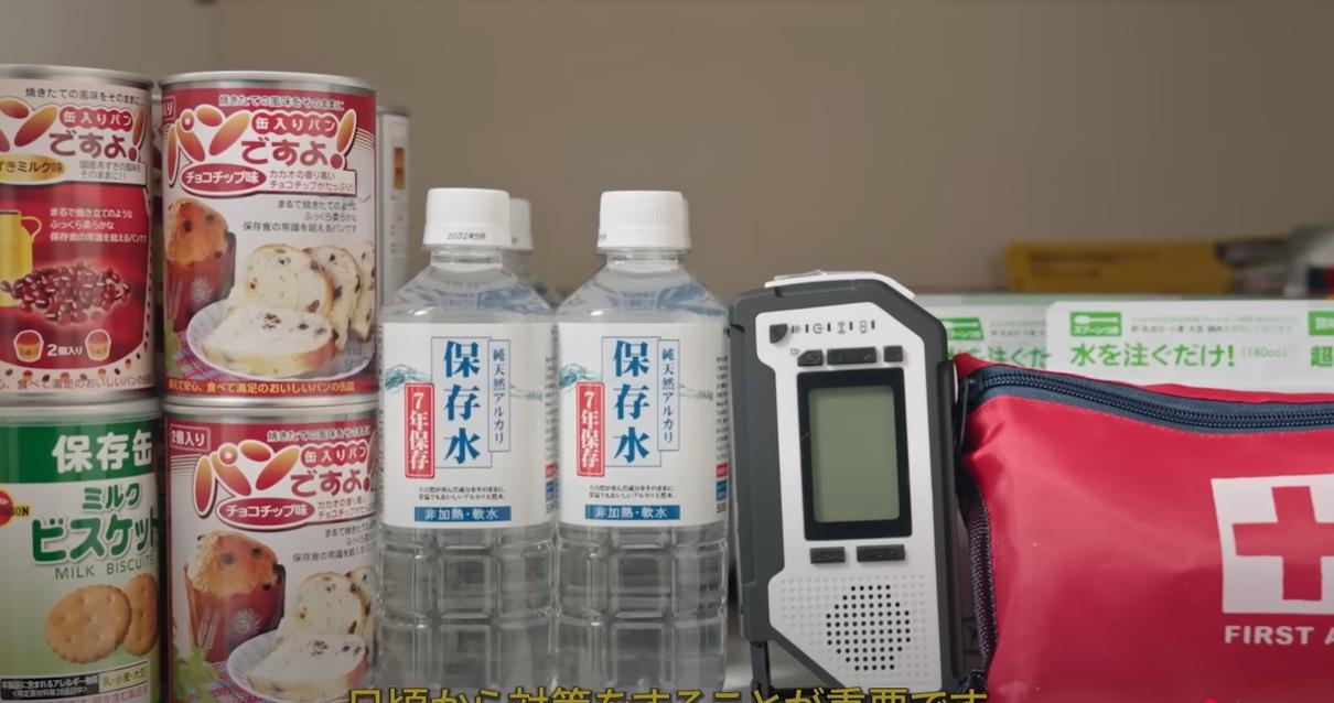 AI模擬富士山大爆發影片中,居民做好防災準備。(互聯網)