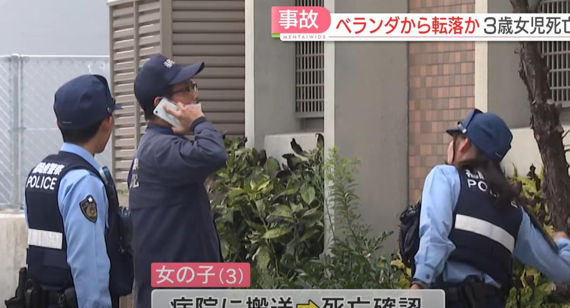 警員在事發公寓大樓調查。(互聯網)