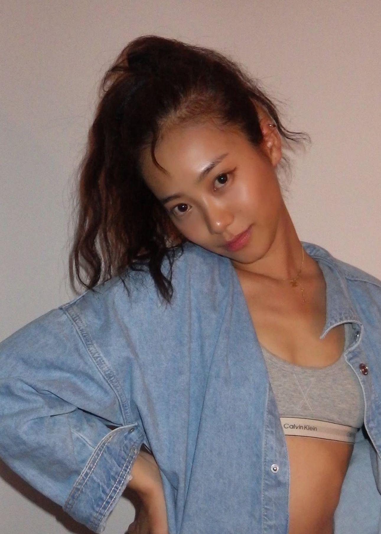 陳凱詠內衣上陣派福利。