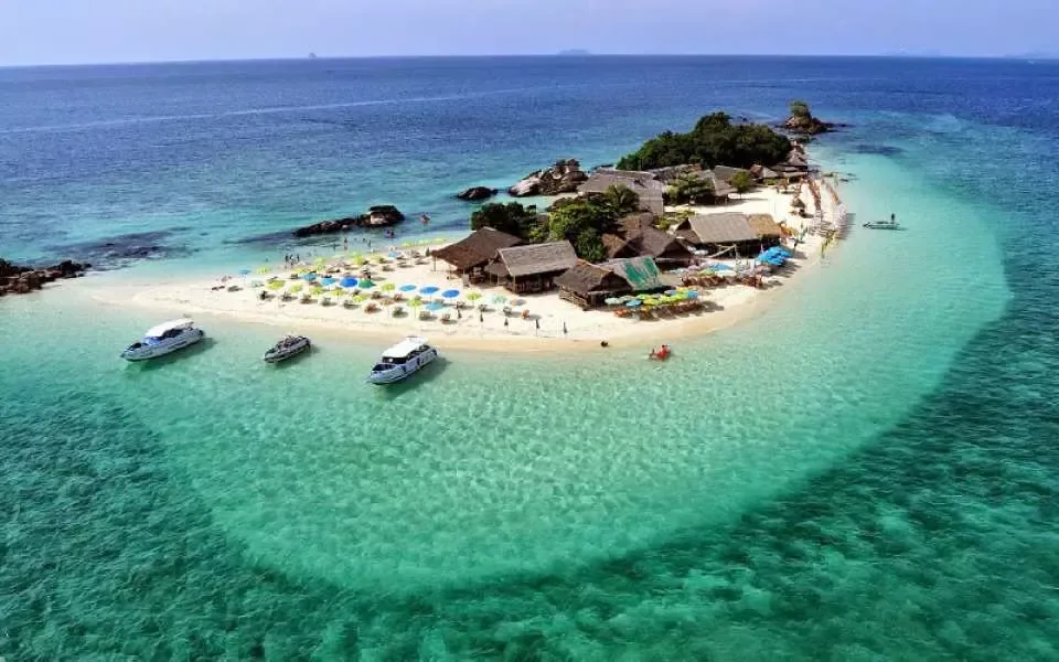 泰國觀光局提出「Buy International,Free Thailand Domestic Flights」活動,向外國旅客送出約20萬套張泰國國內免費來回機票。