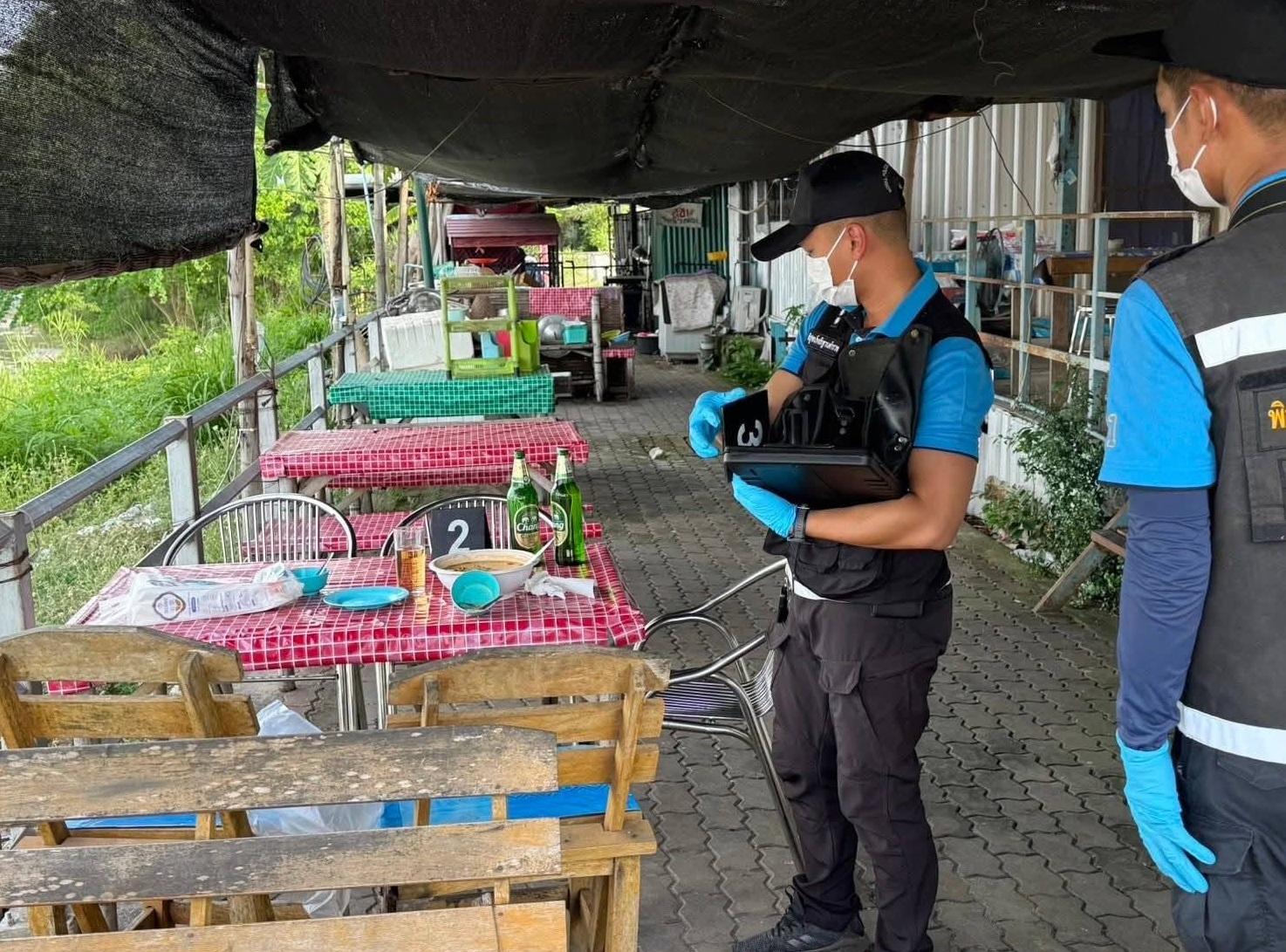 警方到案發食店調查。(互聯網)