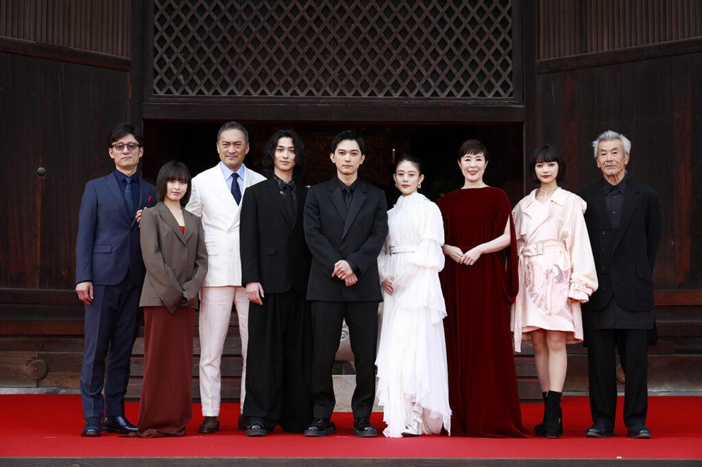 由李相日執導、吉澤亮與橫濱流星領銜主演的話題巨作《國寶》在日本創下佳績。