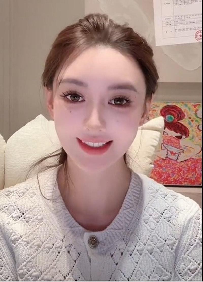 葉珂在直播中與粉絲互動,並首度承認已為人母。