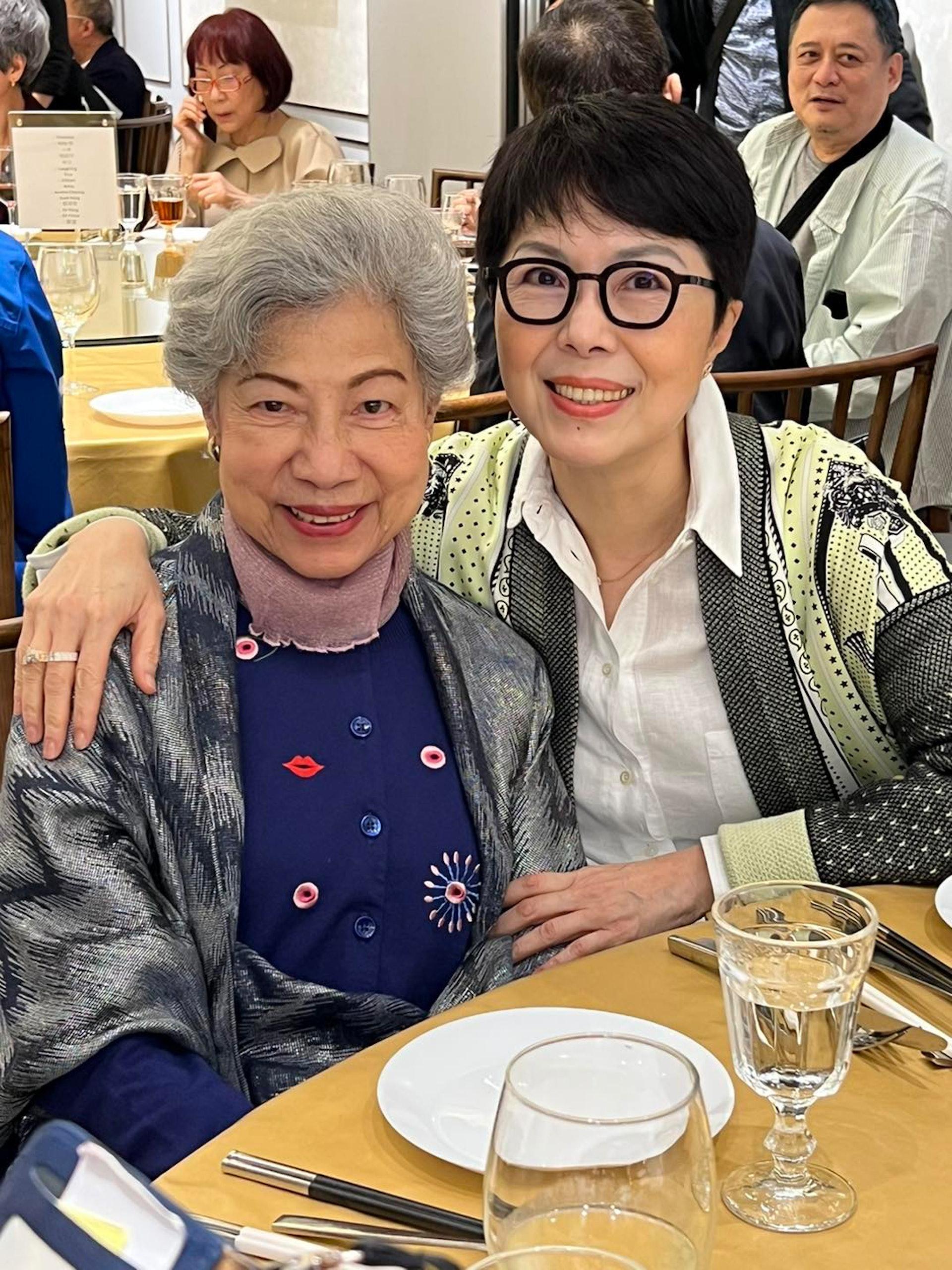 關菊英近年亦有參加圈中好友聚會!