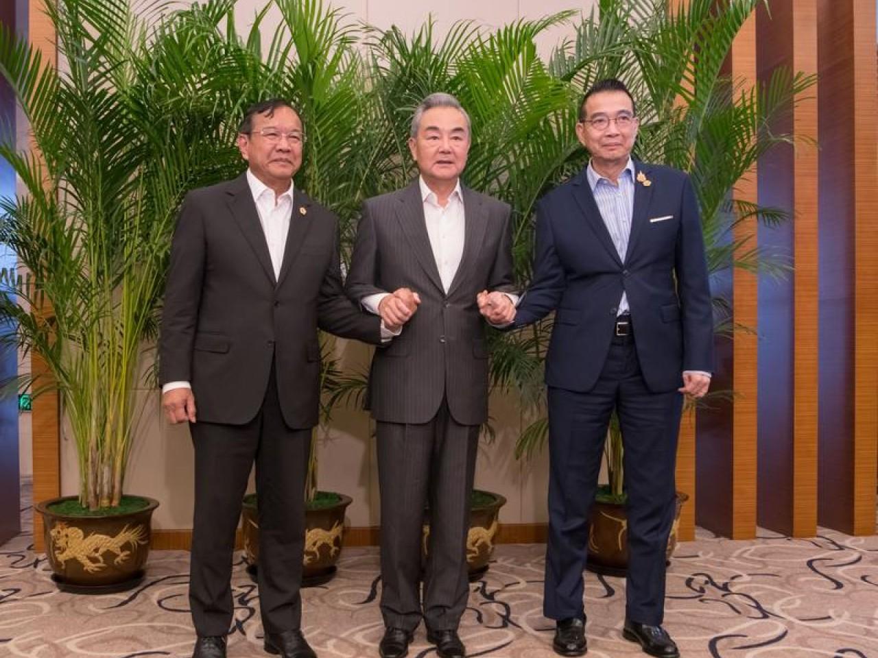 王毅在雲南主持瀾湄合作第十次外長會,強調正視歷史才能獲得尊重。(新華社)