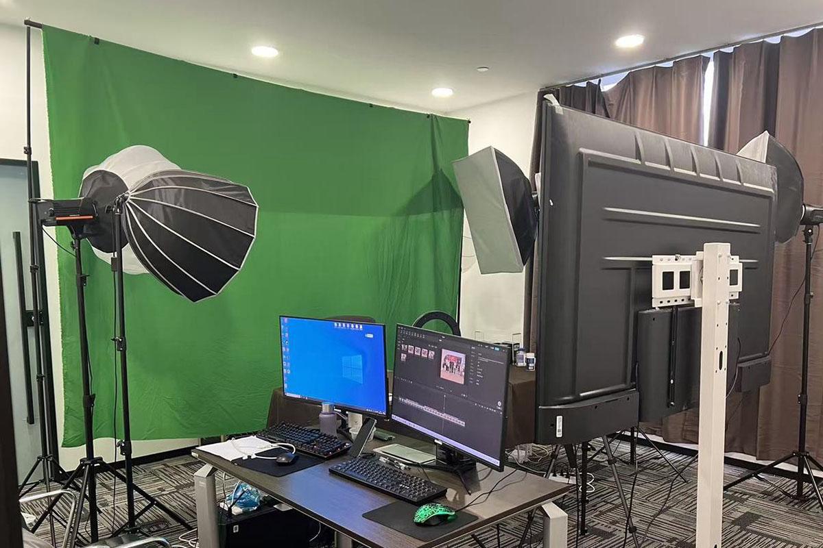 「杭州假裝上班無限公司」有設備齊全的直播房。(《潮新聞》圖片)