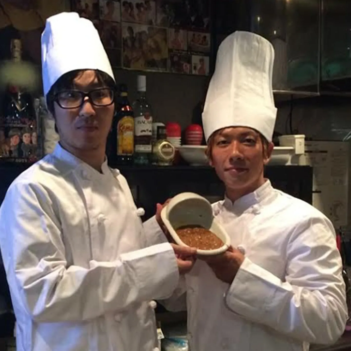 清水健曾在東京世田谷千歲船橋開設「屎味咖喱」專門店Curry Shop SHIMIZU。