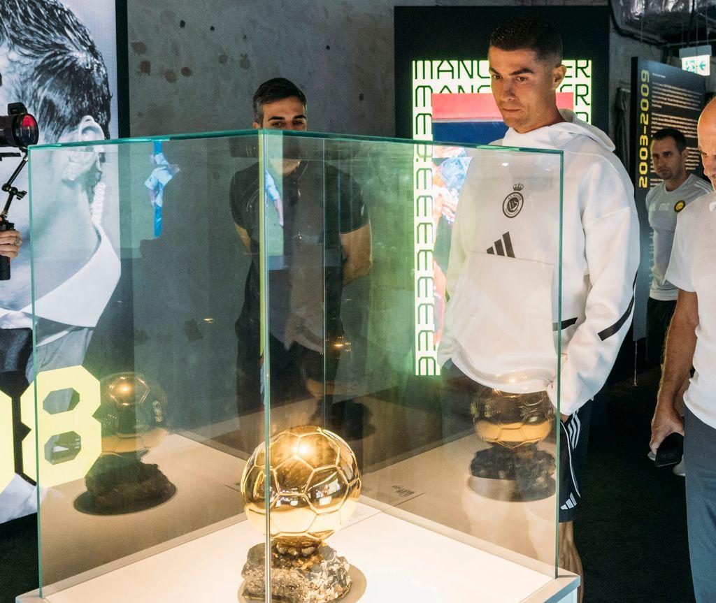 沙特超級盃|C朗前往K11的CR7 Life Museum Hong Kong展館參觀。(大會提供)