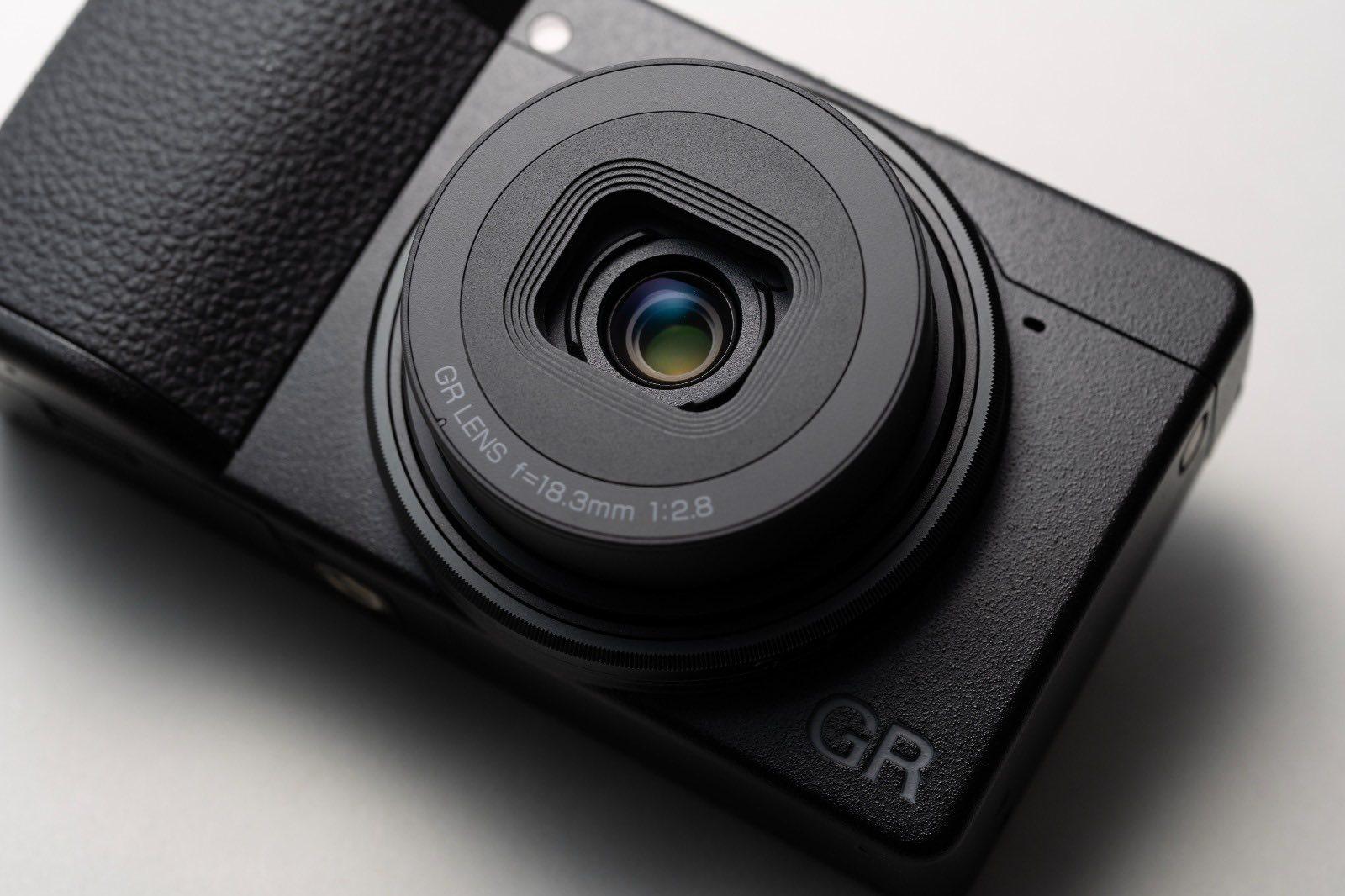 Ricoh GR IV配備全新GR LENS 18.3mm f/2.8鏡頭。