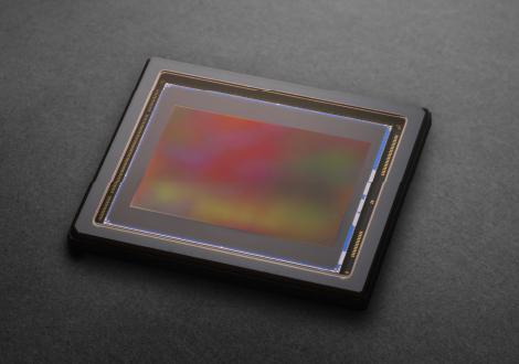 Ricoh GR IV採用全新APS-C背照式CMOS感光元件。