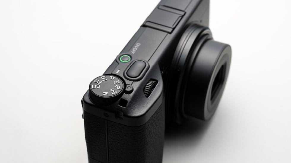 Ricoh GR IV機頂轉盤新增Sn模式。