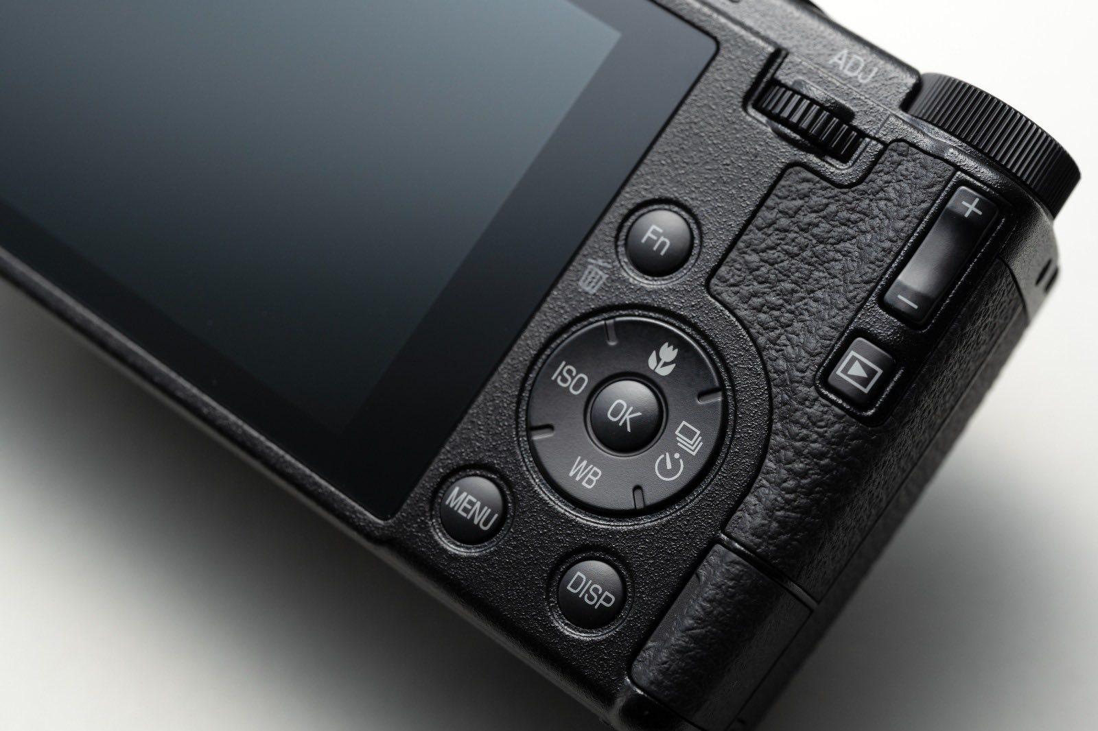 Ricoh GR IV機身新增加減對焦按鍵。