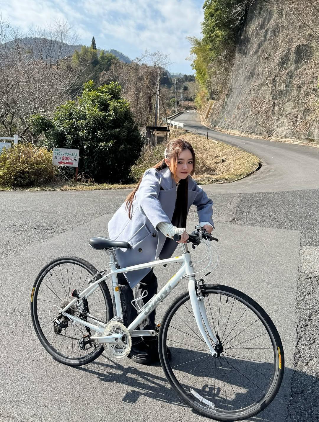 葛綽瑤Yoyo拍《偽鐵膠遊九州》學懂踏單車,突破內心陰影。(Yoyo IG)