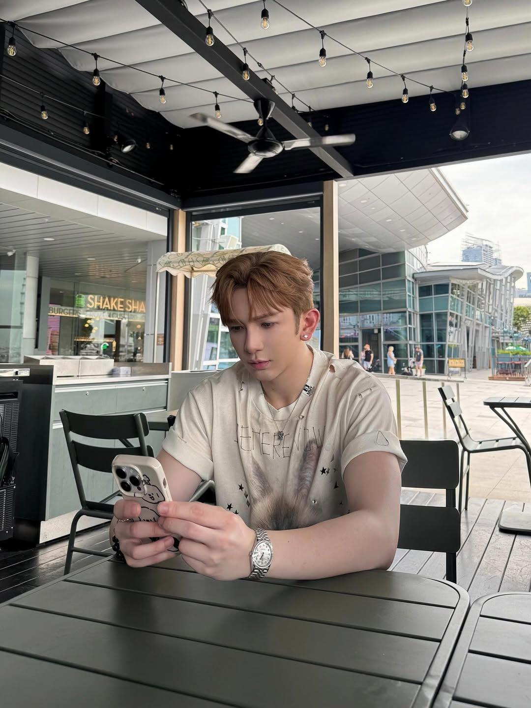 Anson Lo已抵達新加坡,為《WATERBOMB SINGAPORE 2025》表演。