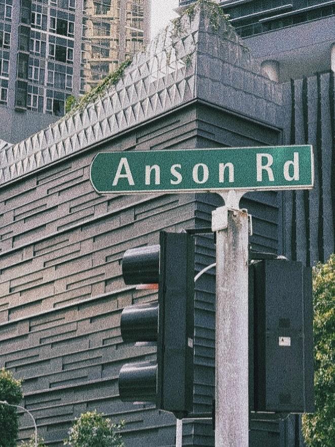 Anson Lo在新加坡遊覽參觀。