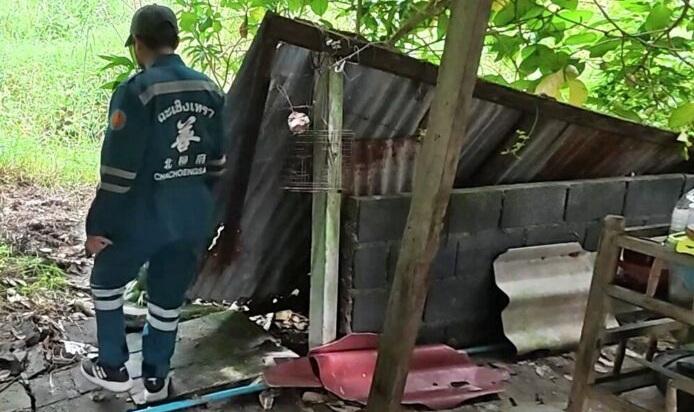 警員在事發現場調查。(互聯網)