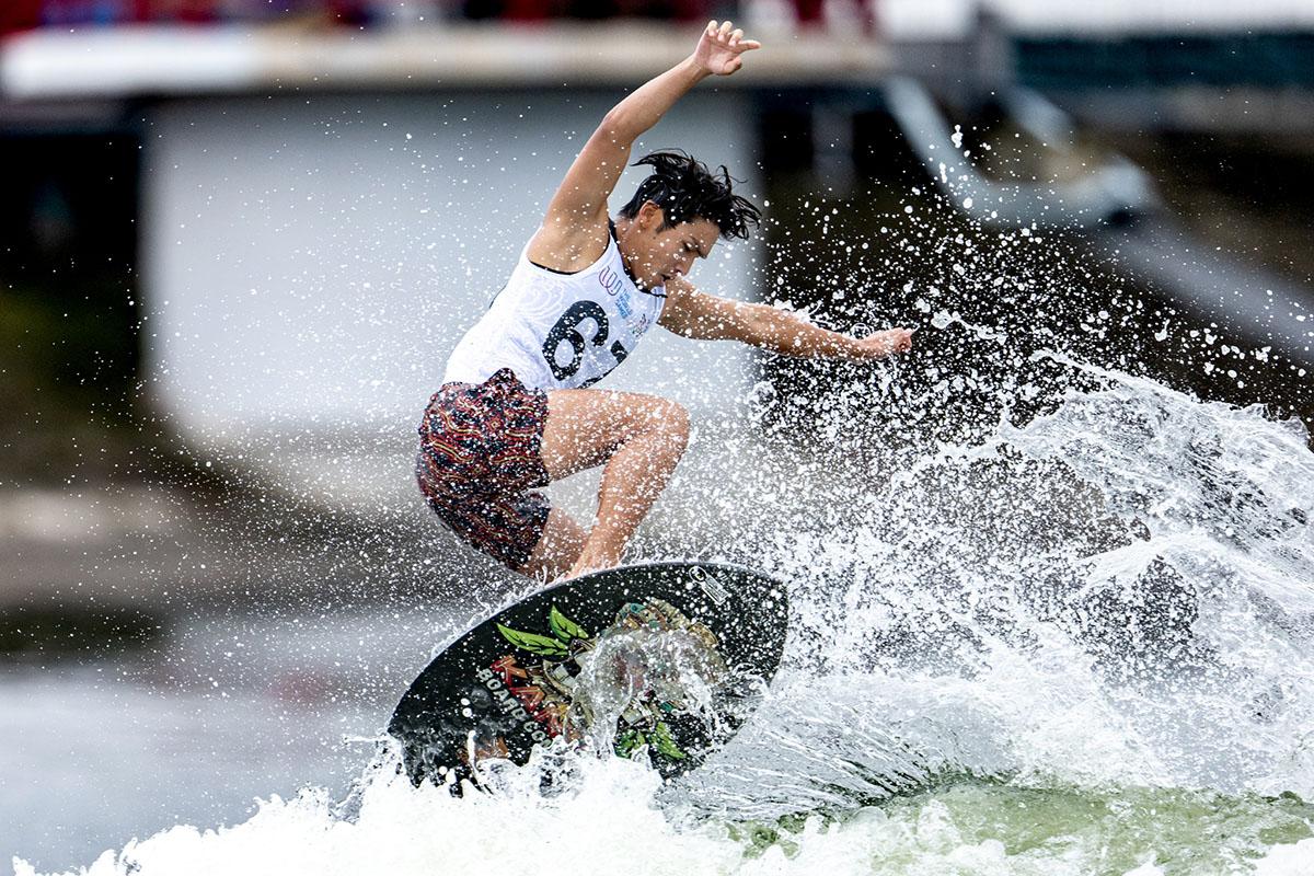 港隊鄭俊軒在世運會尾波衝浪決賽奪得銅牌。(相片由港協暨奧委會提供)