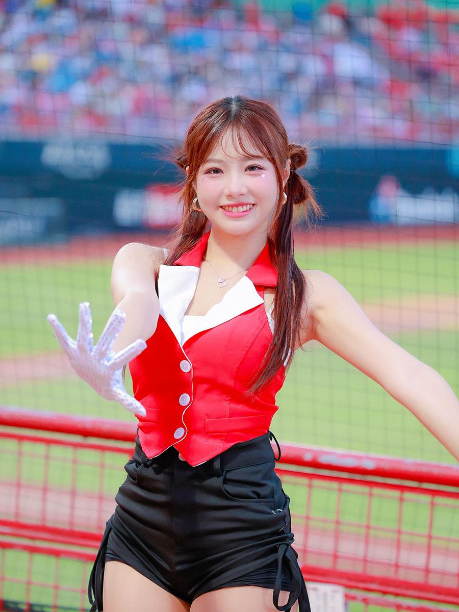 卓立群本身為職棒啦啦隊Dragon Beauties成員。(卓立群IG)