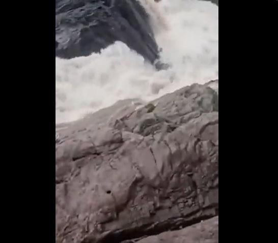 山洪瞬間暴發。(互聯網)