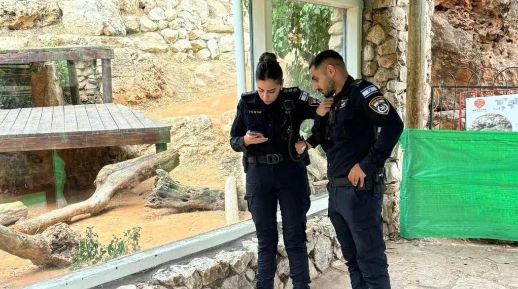 以色列警方到場調查。(互聯網)