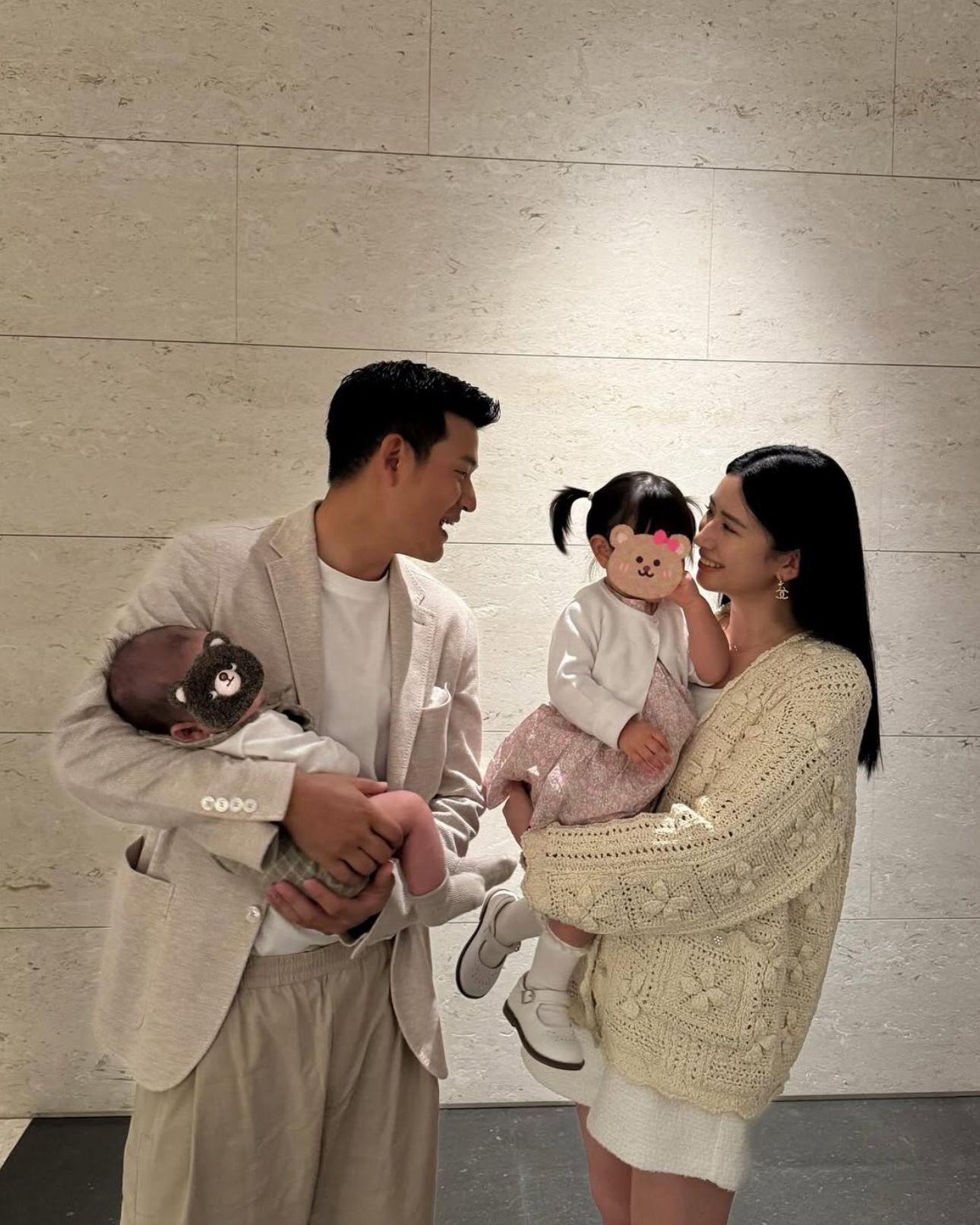 周興哲囝囝今年1月出世,組織四人幸福家庭。