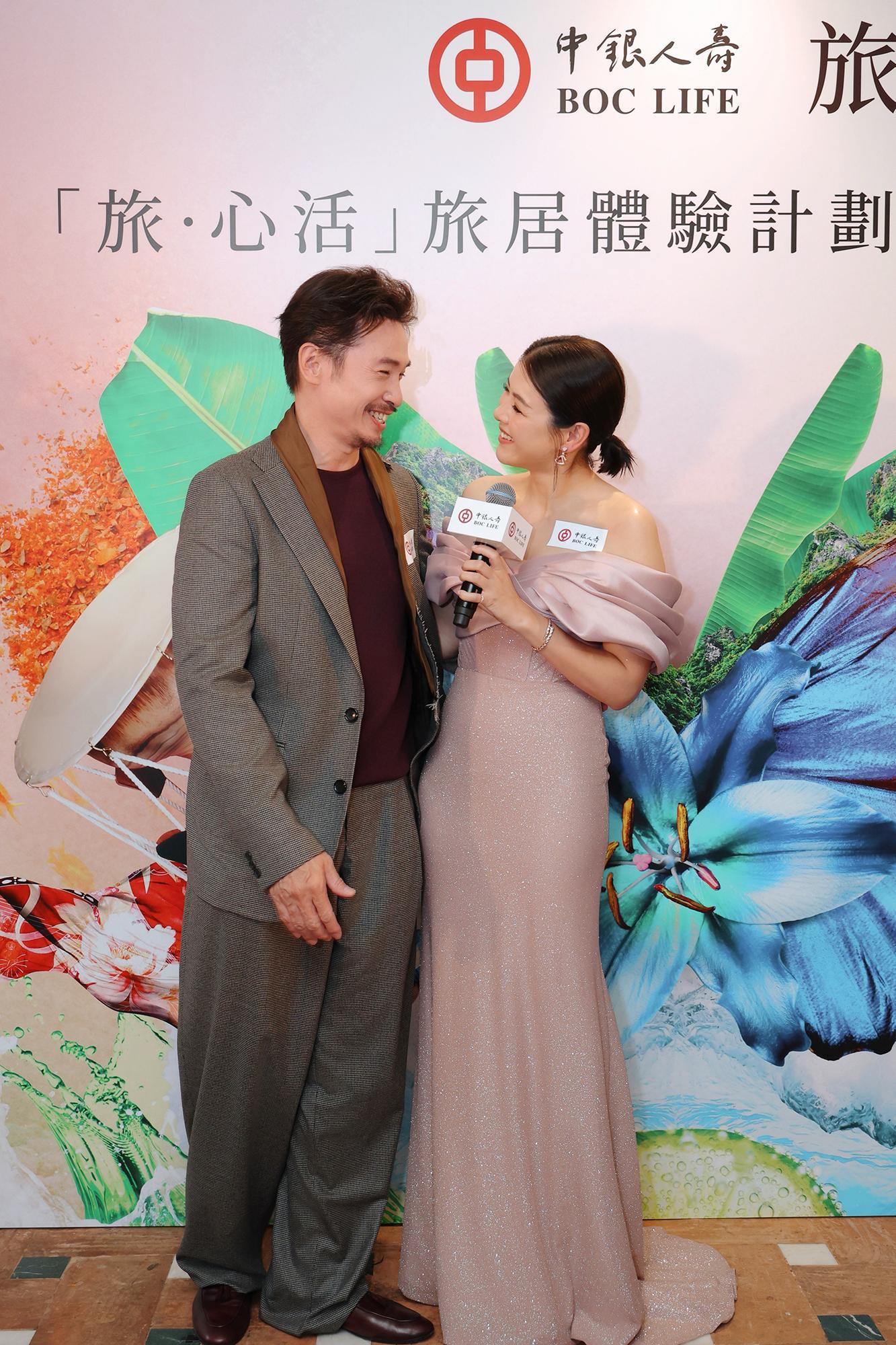 陳豪與太太陳茵媺含笑對望超甜蜜。