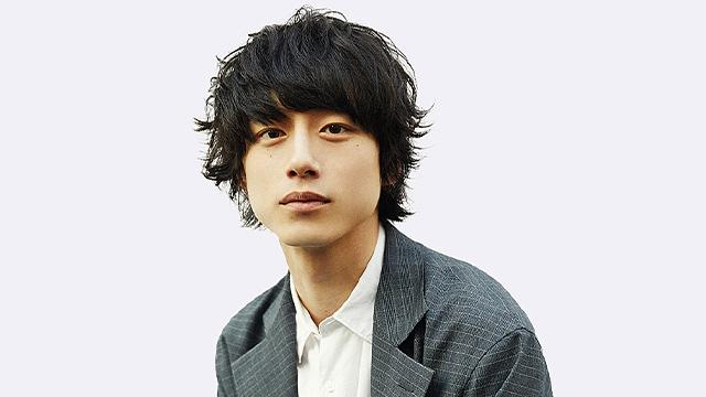 模特兒出身的坂口健太郎,有樣貌有身高。