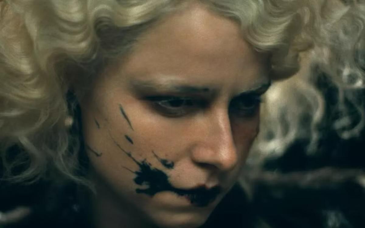 女科學怪人仍未完成改造。