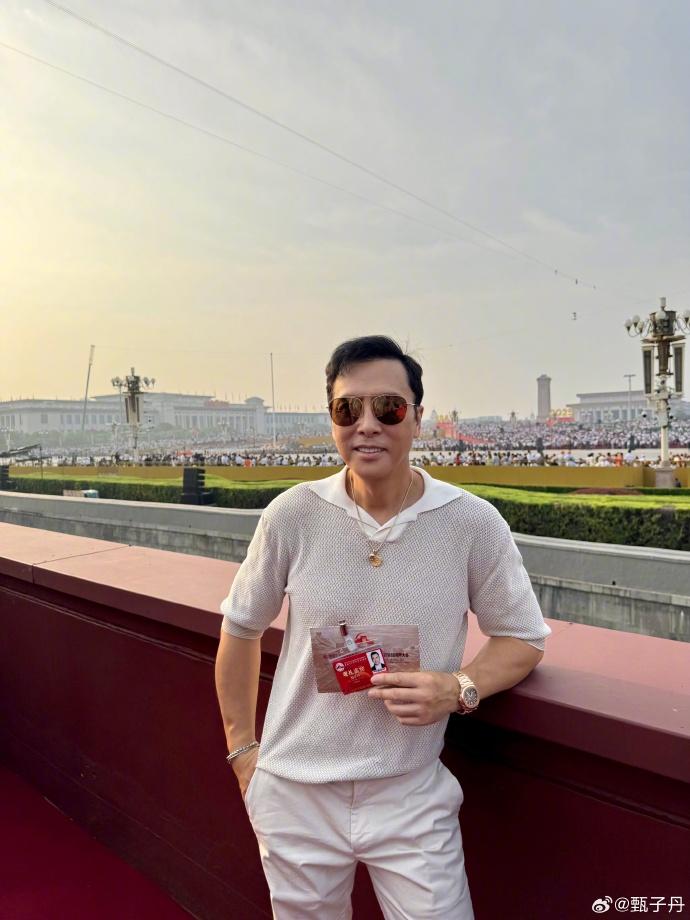 子丹受訪時稱,很高興見到國家科技強軍的成果。