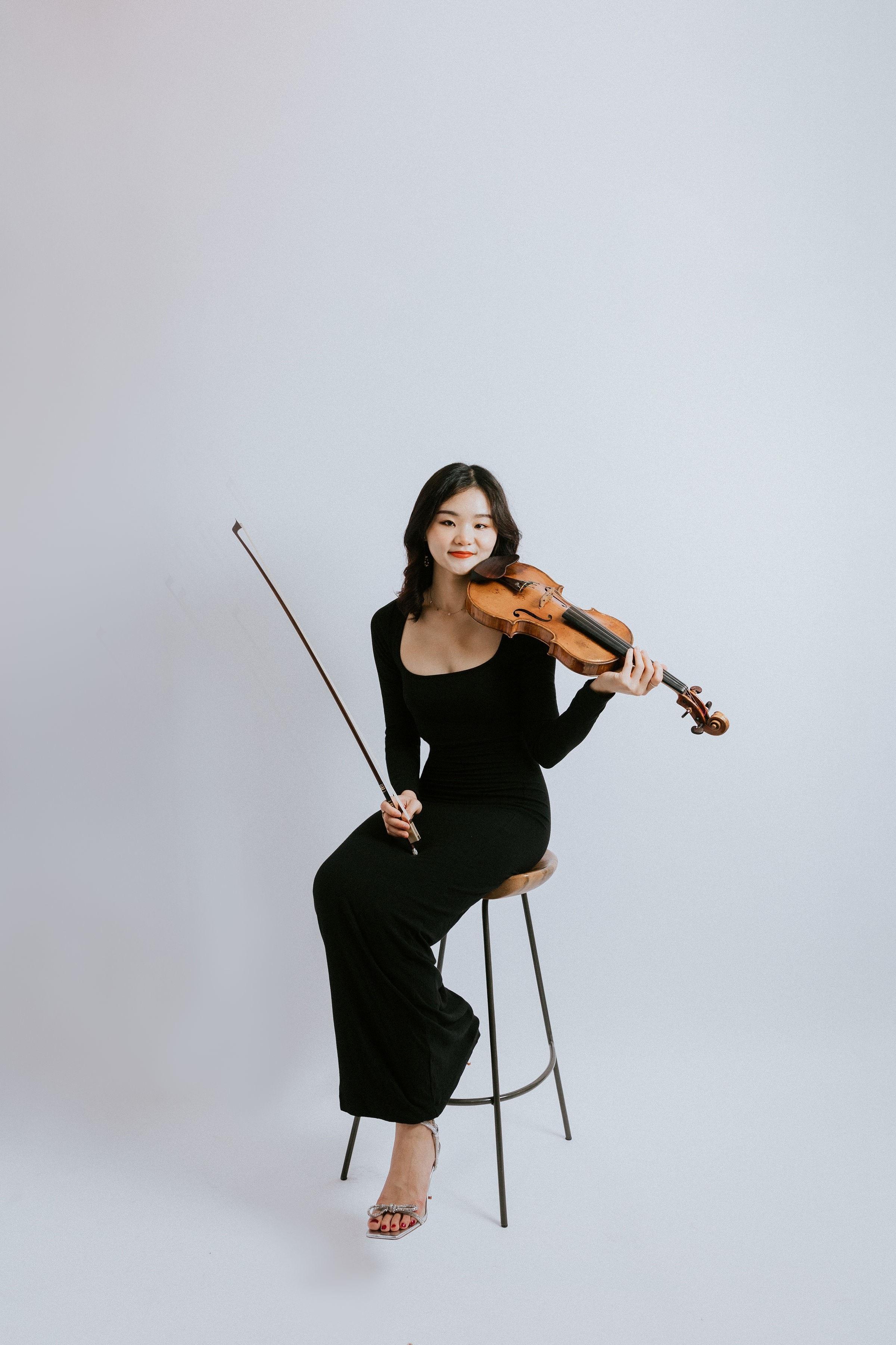 小提琴家陳蒨瑩在新英格蘭音樂學院修畢碩士課程,現為比利時伊莉莎白女王音樂教堂的駐校音樂家。