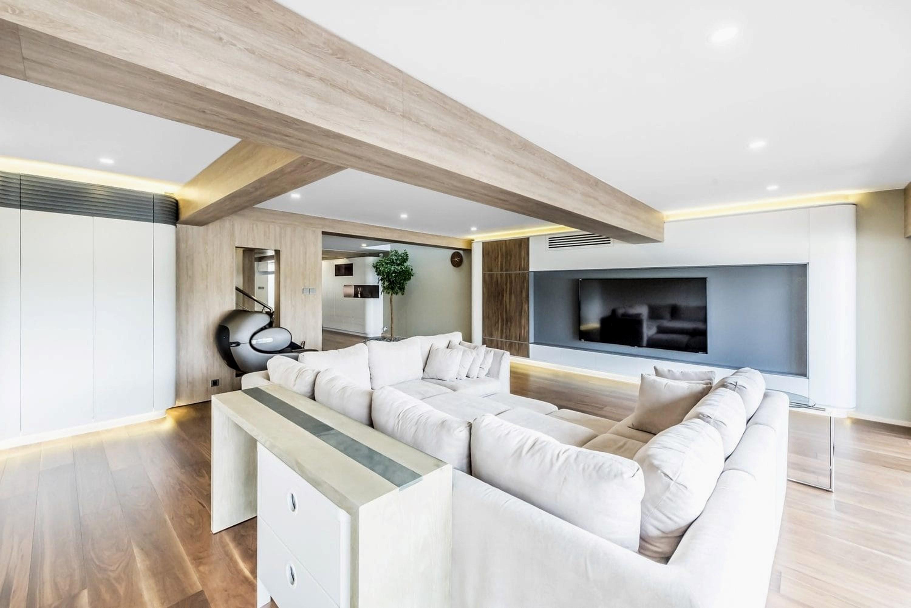 巨大客廳沒有華麗裝修,但時尚雅緻,感覺舒服。