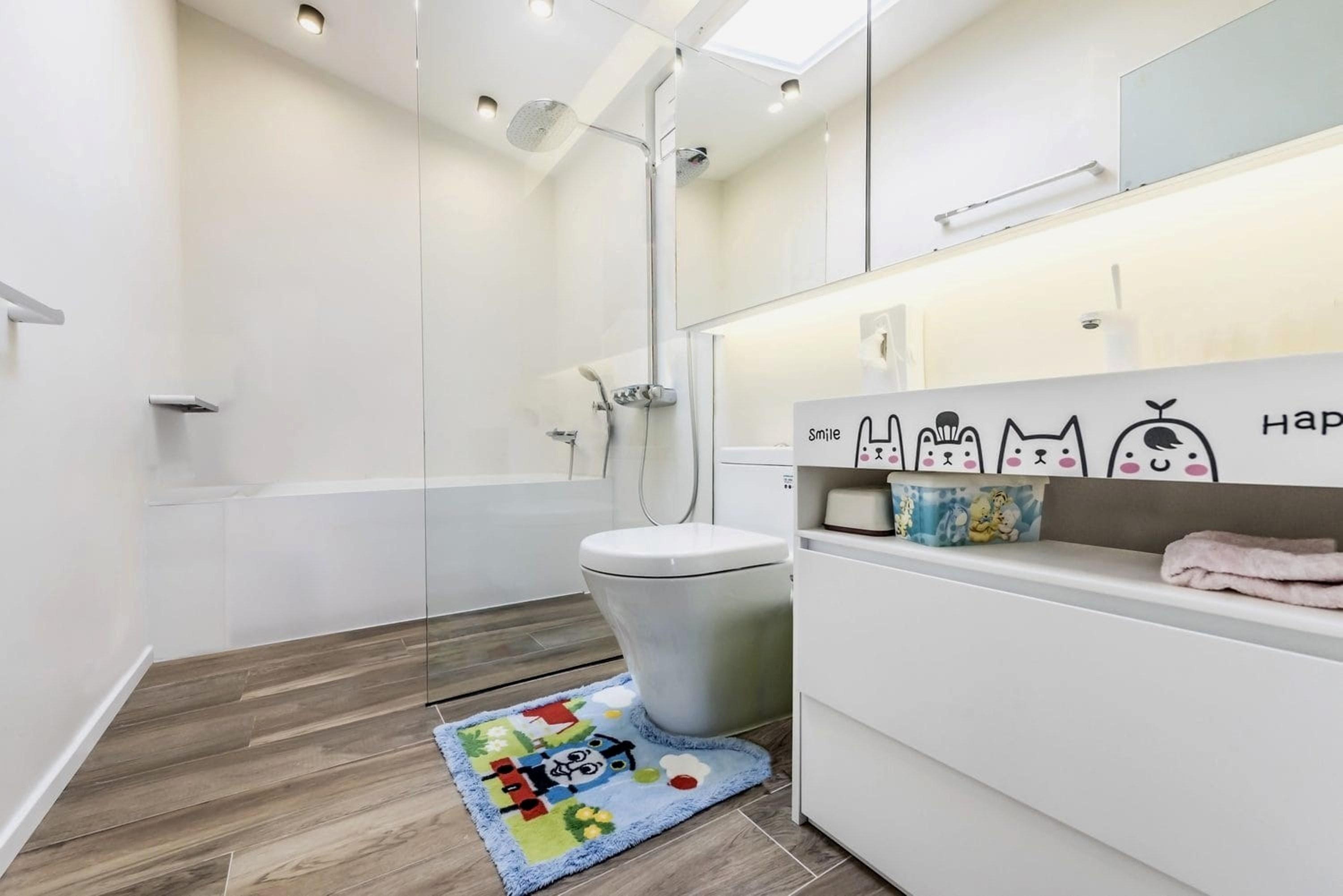 客廁浴室裝修簡約時尚。