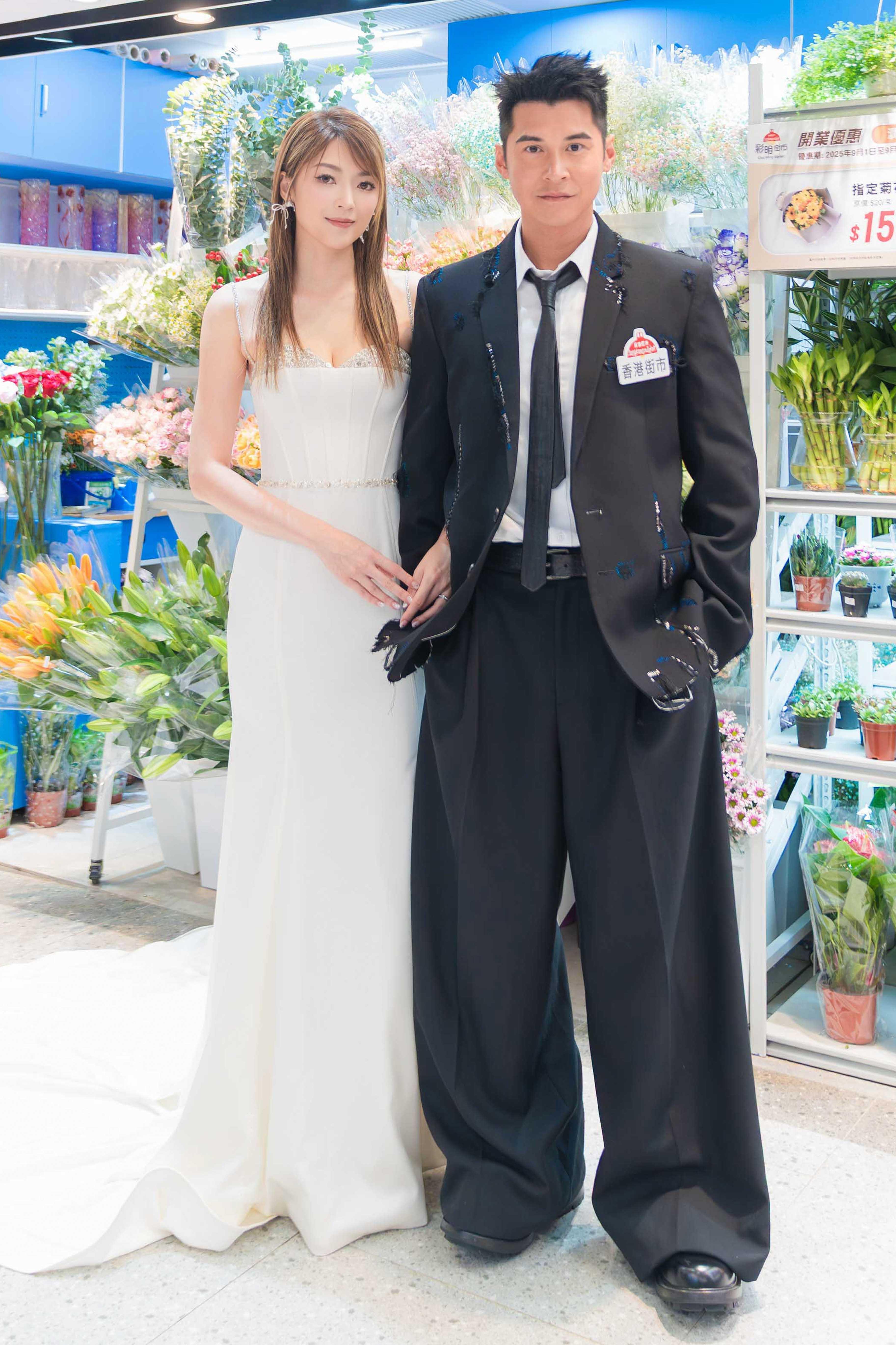 家樂西裝畢挺,展現型英帥一面。