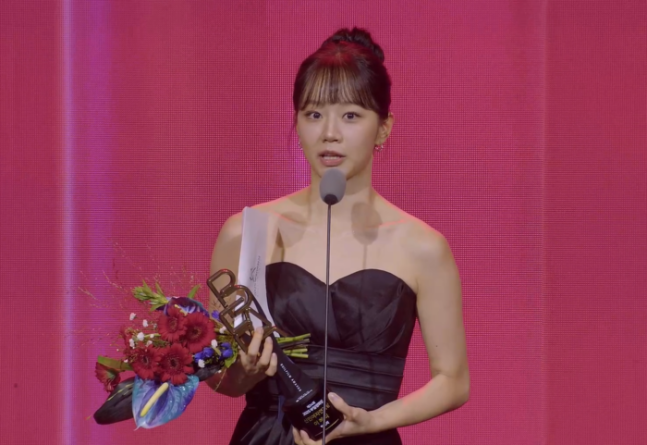入行十多年的惠利,竟然拿下女新人獎。