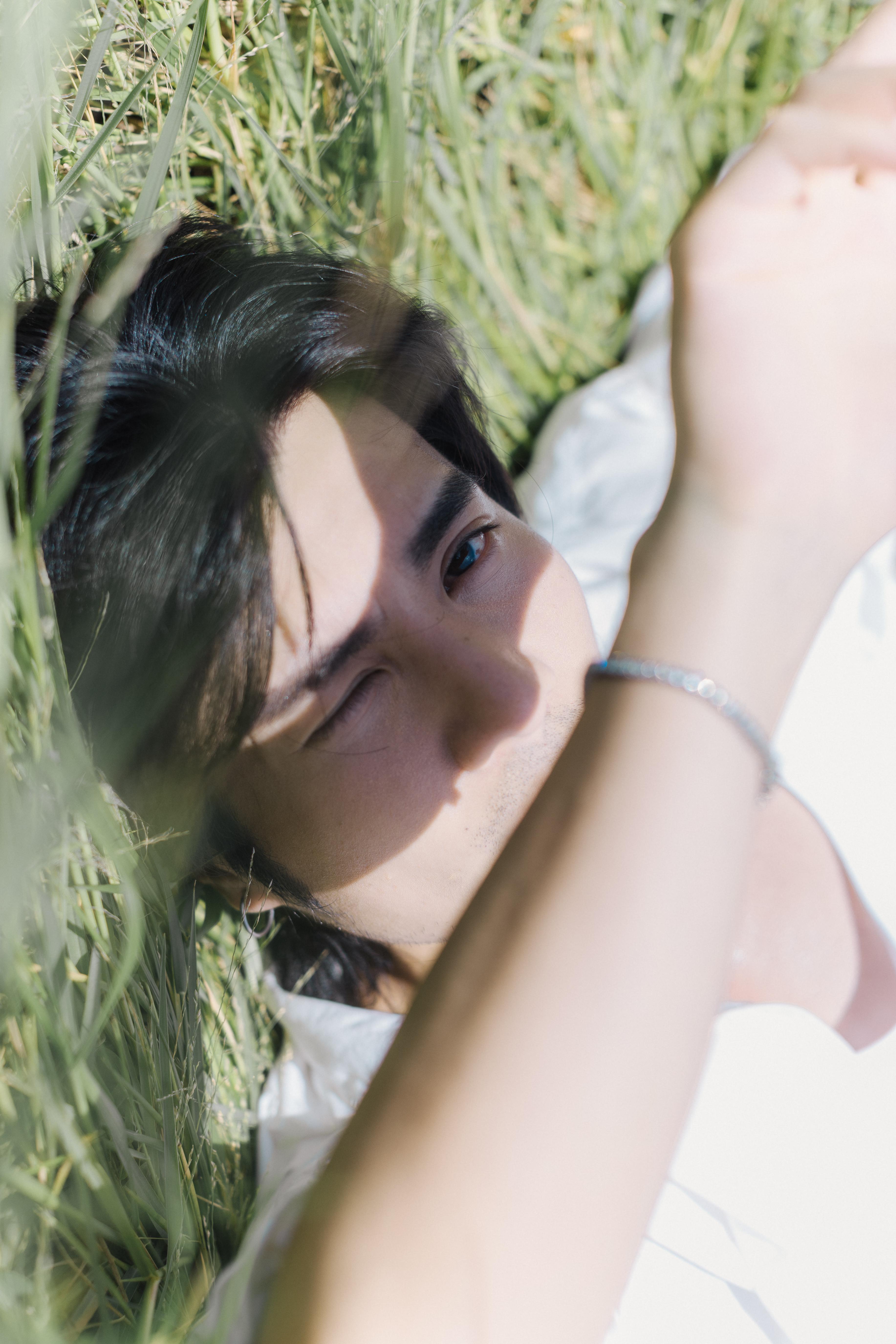 Yan Ting今次再擔任MV導演一職,拉大隊去到日本沖繩取景。