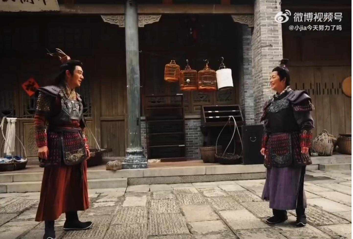 2025版哪吒與母殷十娘「雨中認母」名場面。