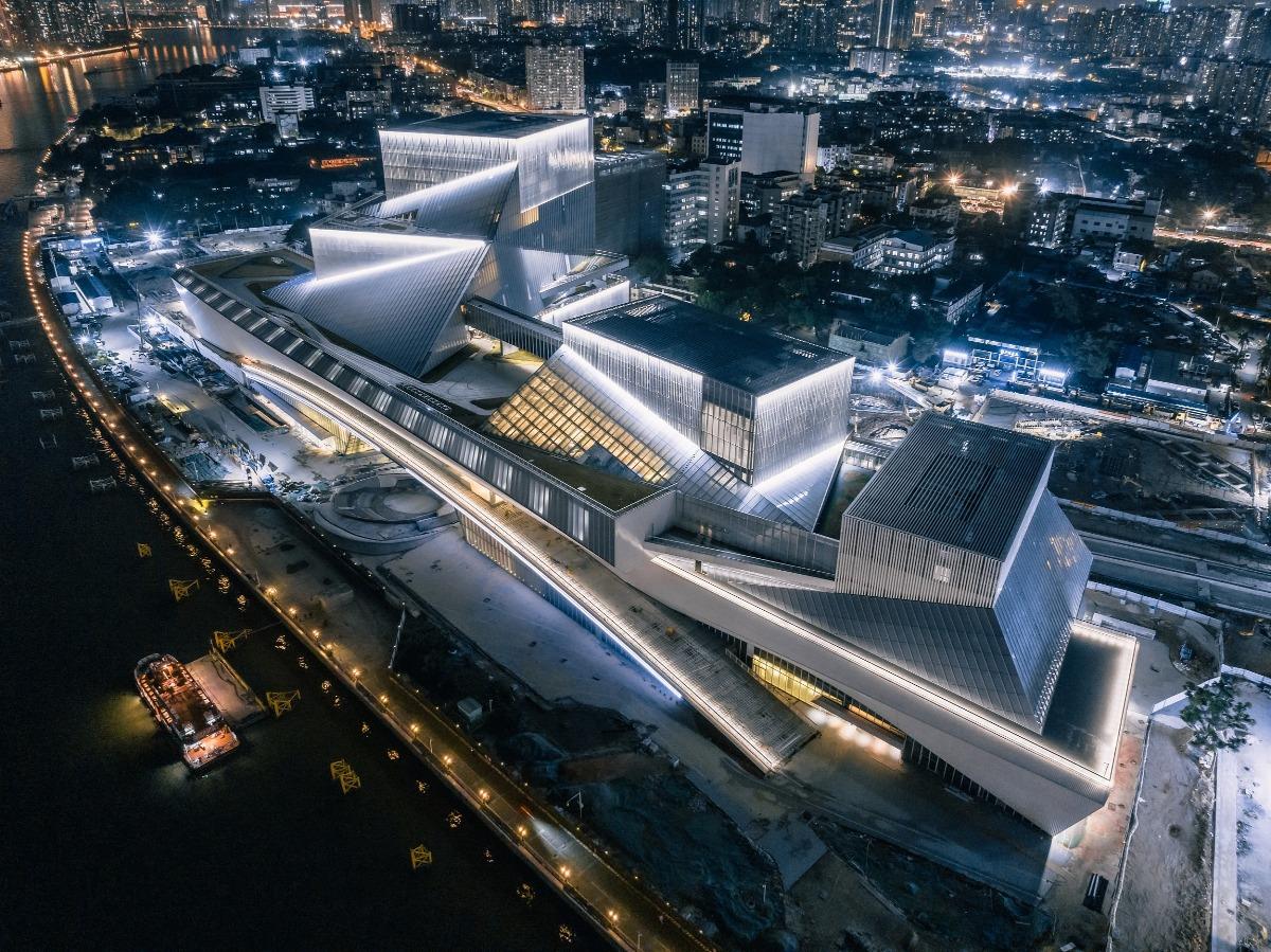 白鵝潭大灣區藝術中心是省重點文化工程,由中國工程院院士何鏡堂領銜,與華南理工大學建築設計院及廣東省建築設計院合作設計建成。(圖片來源:視覺中國)
