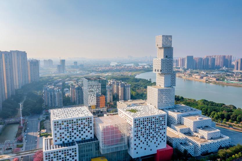 佛山大劇院,坐落於佛山新城中心,由36個大小各異的白色方盒子錯位組合而成,又名「坊塔」。(圖片來源:視覺中國)