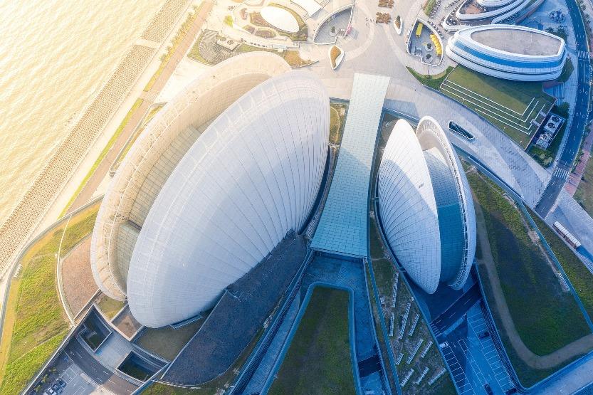 珠海大劇院的總建築面積達5.9萬平方米,當中除了有一個1,550座的大劇院外,亦有一個550座的多功能小劇院。(圖片來源:視覺中國)