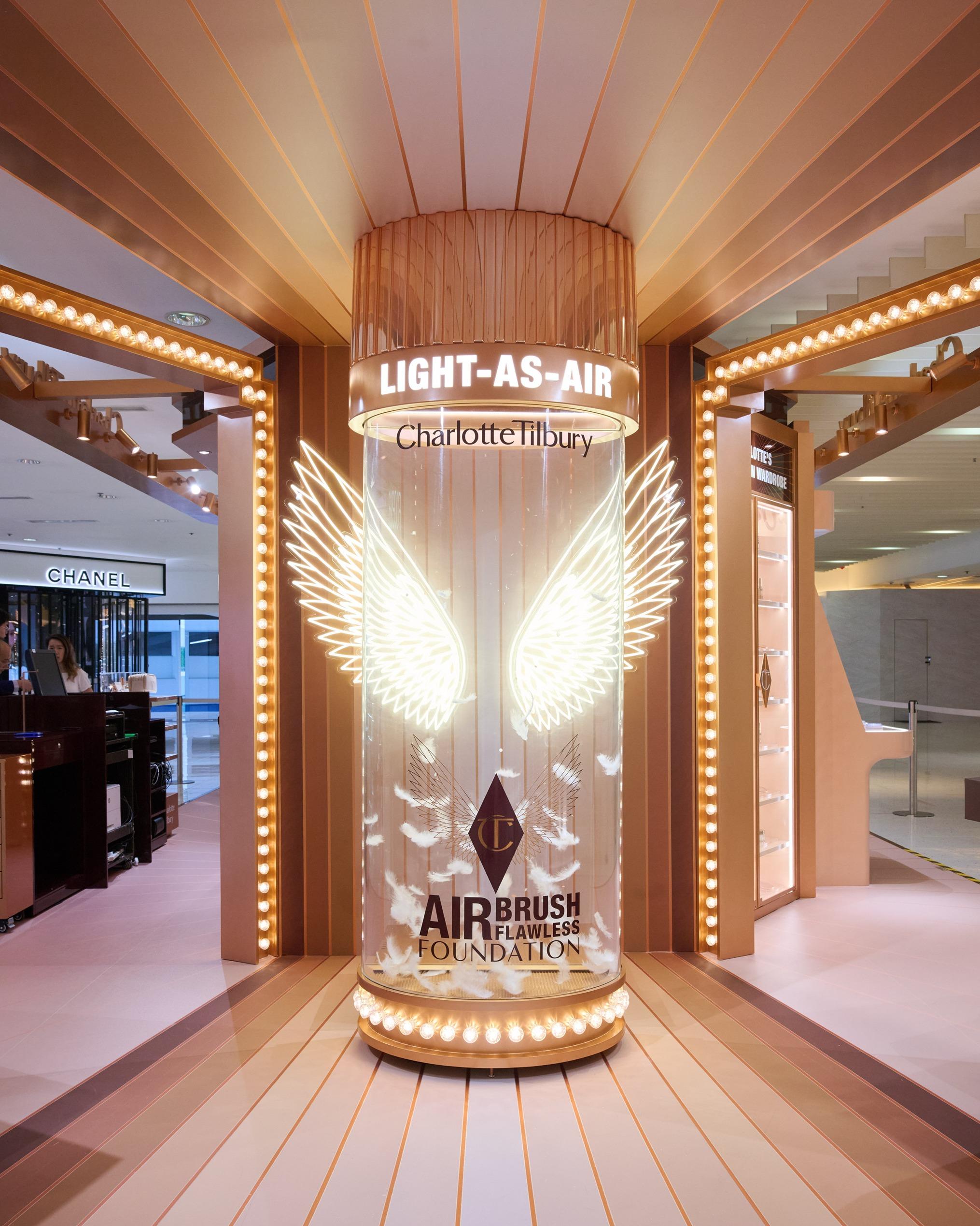 無重羽感時刻:在大型粉底裝置前打卡記錄自信一刻