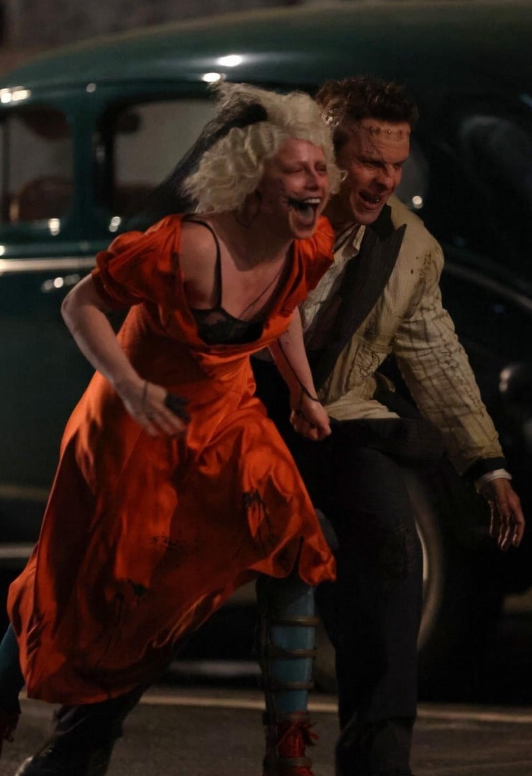 科學怪人情侶被社會排斥而逃亡。