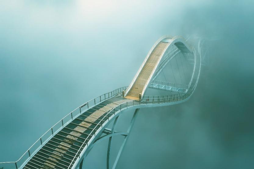 浙江神仙居如意橋,一座鋼結構雙曲拱橋,如一條玉帶懸空於兩座山巒之間,是必到打卡位。(圖片來源:視覺中國)