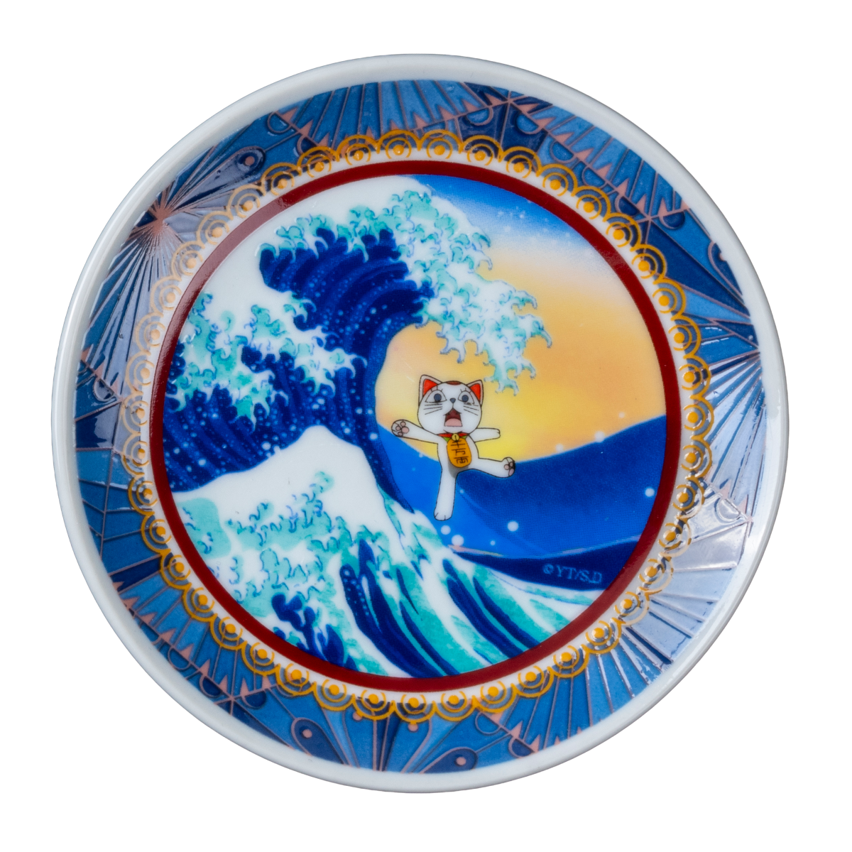 每盒月餅禮盒均附送一隻「高速婆婆逍遙嘆世界」主題的九谷燒浮世繪風格骨瓷小碟,兩款設計每盒隨機送出。