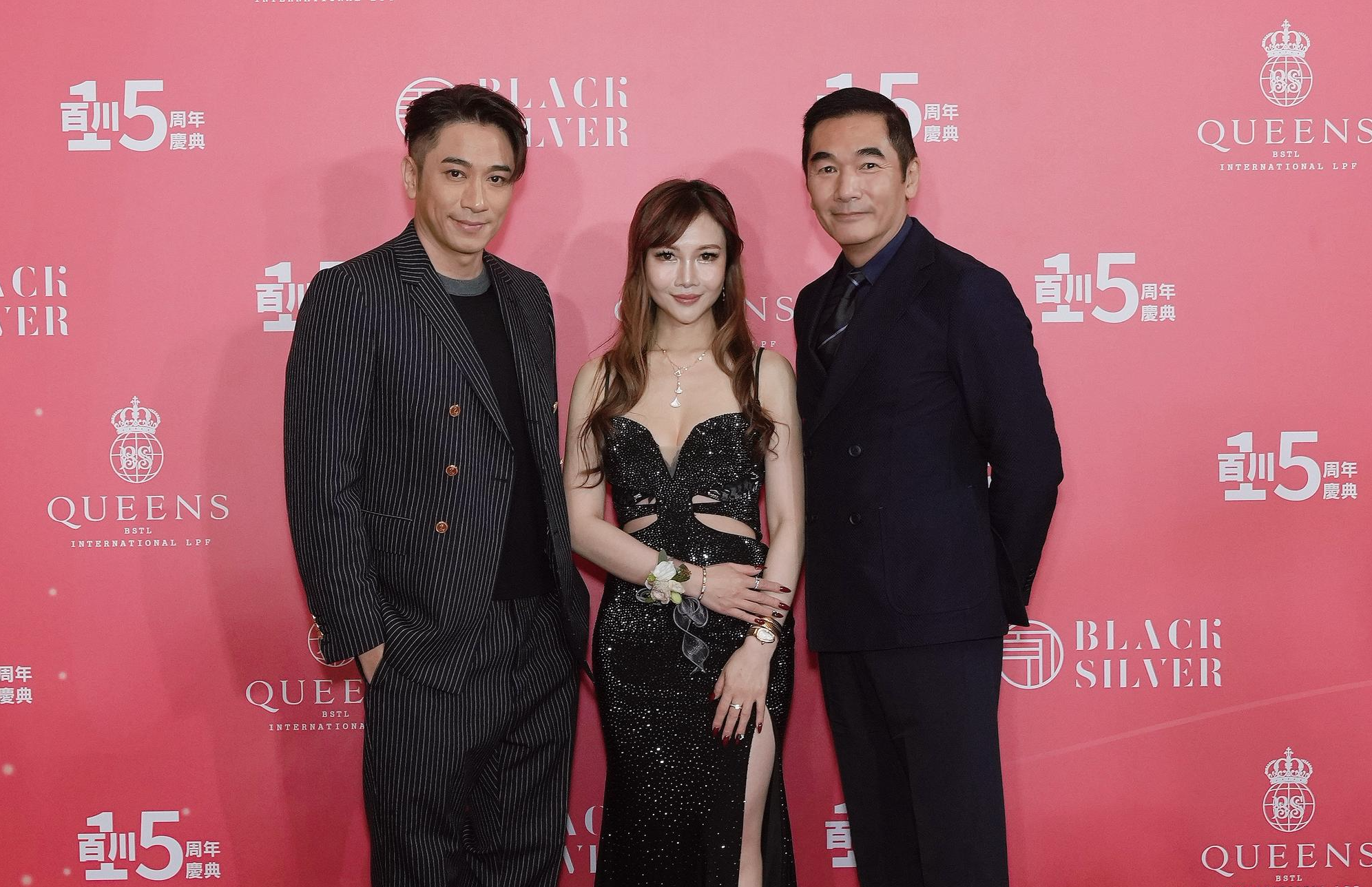 吳卓羲與方中信和執行董事合照。