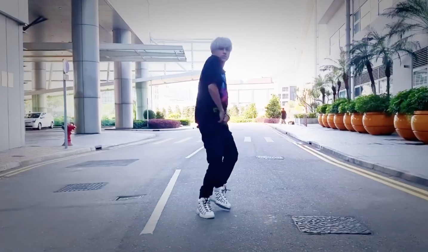 丘梓謙不時分享跳舞片。