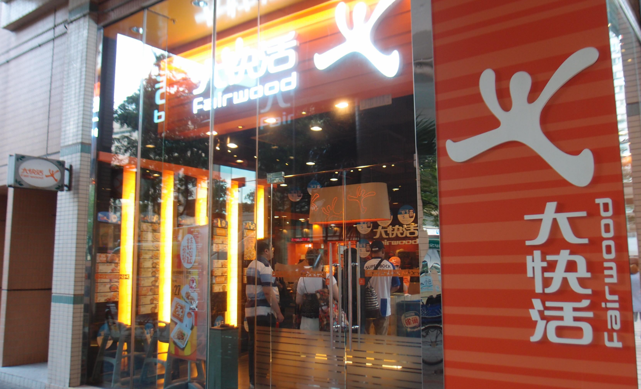 iPhone 17新色「宇宙橙」爆紅,被網友戲稱與大快活的橙色極為相似。(資料圖片)